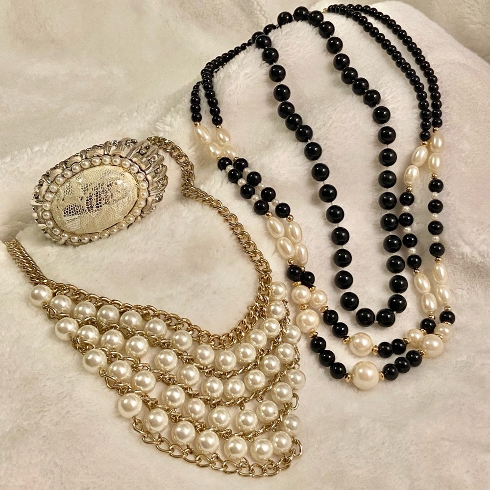 4piece black and white bead/pearl jewelry